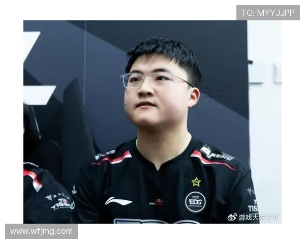 克里斯带伤复出激励队友拼搏